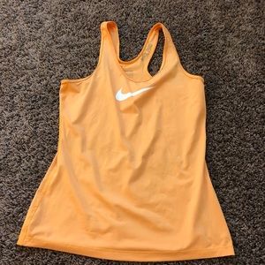 Nike pro tank top Size: Medium